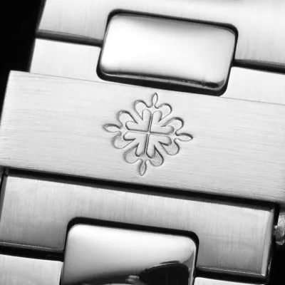 PATEK PHILIPPE-NAUTILUS-ref.5711-113P-01-40mm