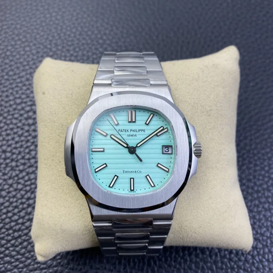 PATEK PHILIPPE-NAUTILUS-5711-1A-018-40mm