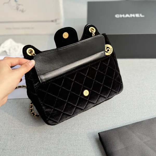 Chanel Black velvet Crossbody Bags - Image 6