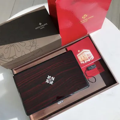 PATEK PHILIPPE-NAUTILUS-ref.5712G-001-40mm