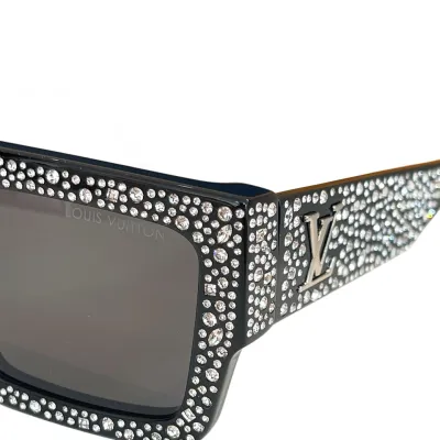 Louis Vuitton Square Glass pearls frame glasses black/eggplant/brown color Size 53口22-145