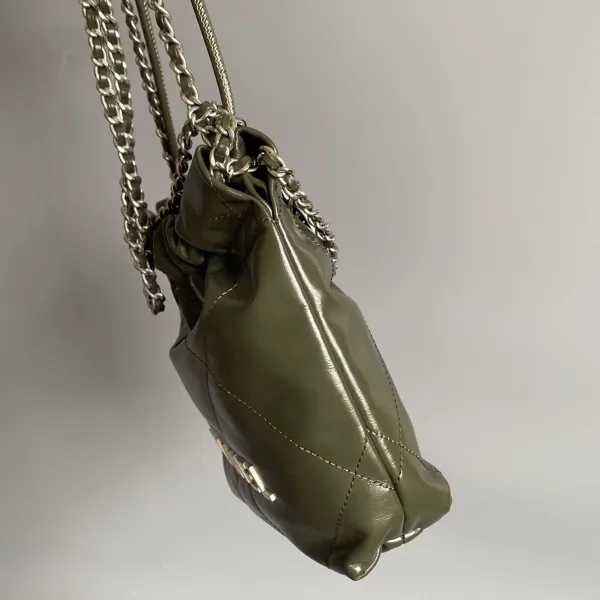 Chanel 22 bags Green / Blue / Red  Shoulder Bags - Image 3