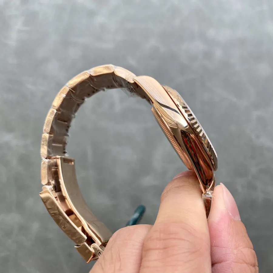 ROLEX-Sky Dweller-REF.M326935-0005-42MM