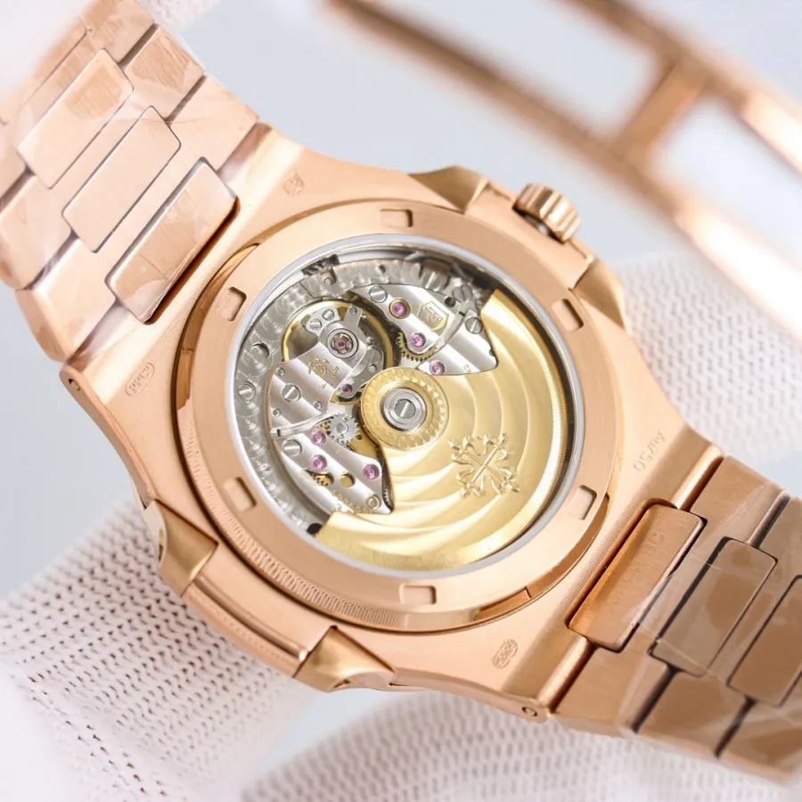 PATEK PHILIPPE-NAUTILUS-ref.5711-1R-001-40mm