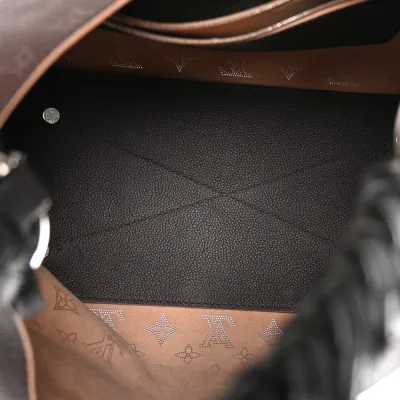 Louis Vuitton Carmel Hobo GM Chocolate Mahina Leather Cashmere Beige Interior