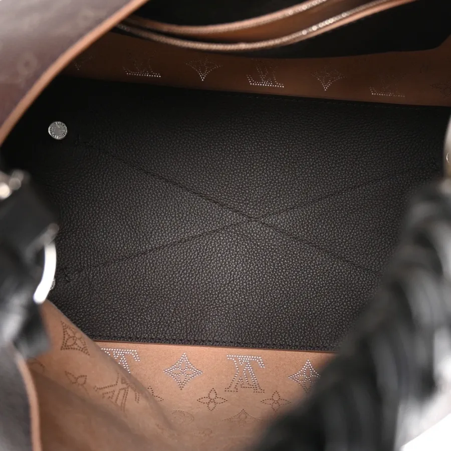 Louis Vuitton Carmel Hobo GM Chocolate Mahina Leather Cashmere Beige Interior