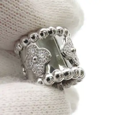 Van Cleef & Arpels Perlée Clover Pendant