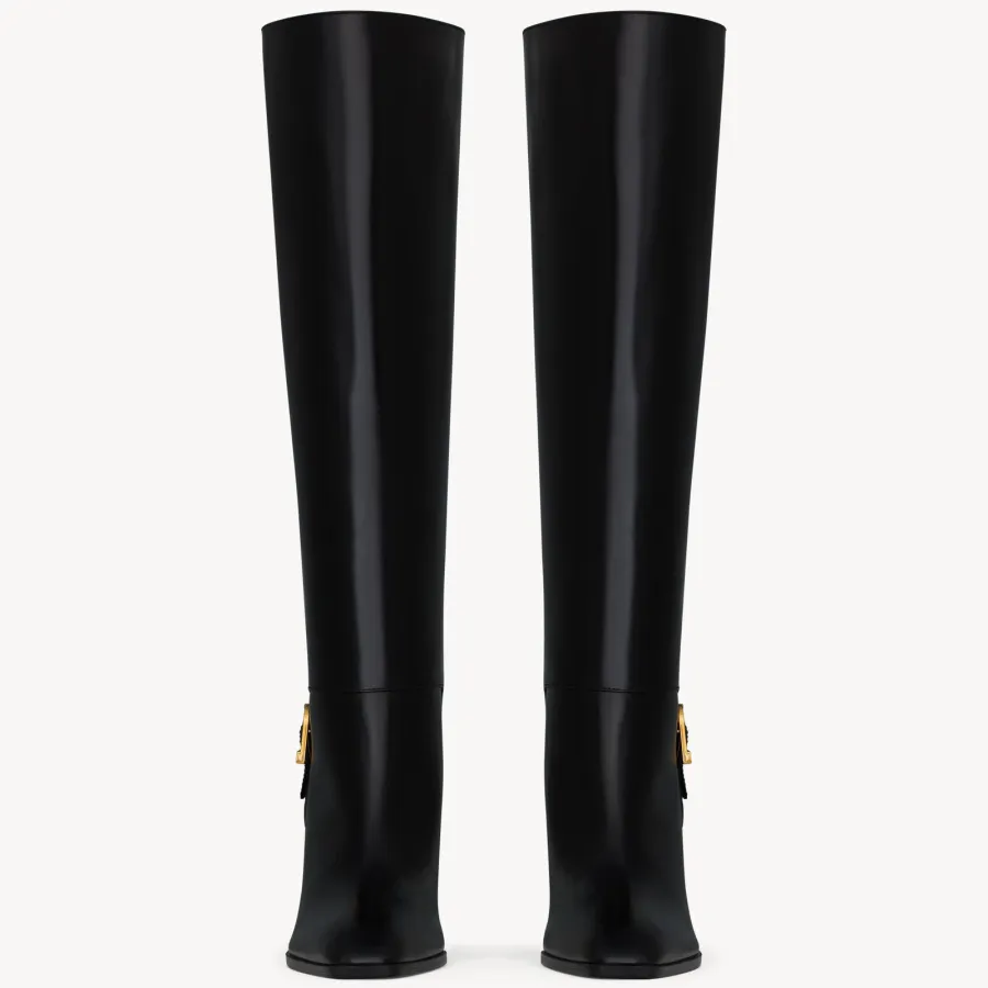 Yves Saint Laurent Sleek leather boots
