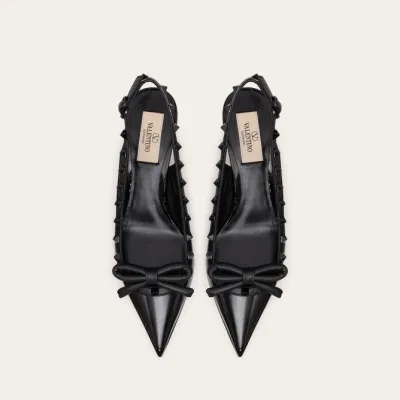 VALENTINO Lace-up heels in patent leather with rivet bow in the same color (heel height: 6cm)