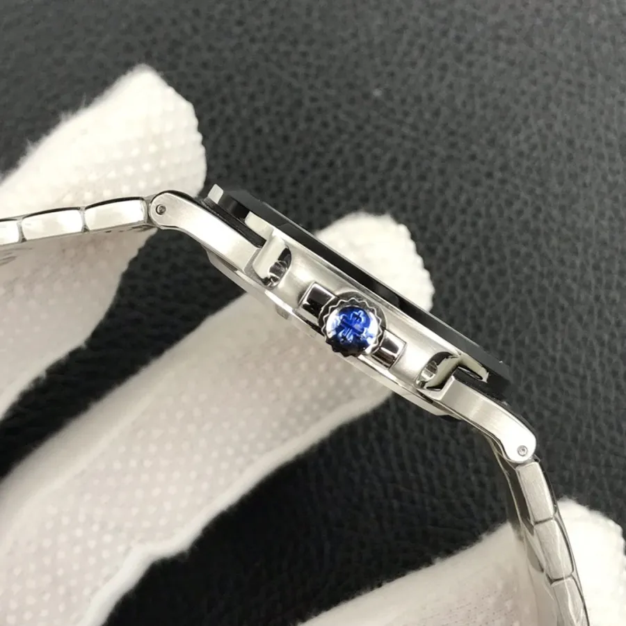 PATEK PHILIPPE-NAUTILUS-ref.5711-1A-014-40mm