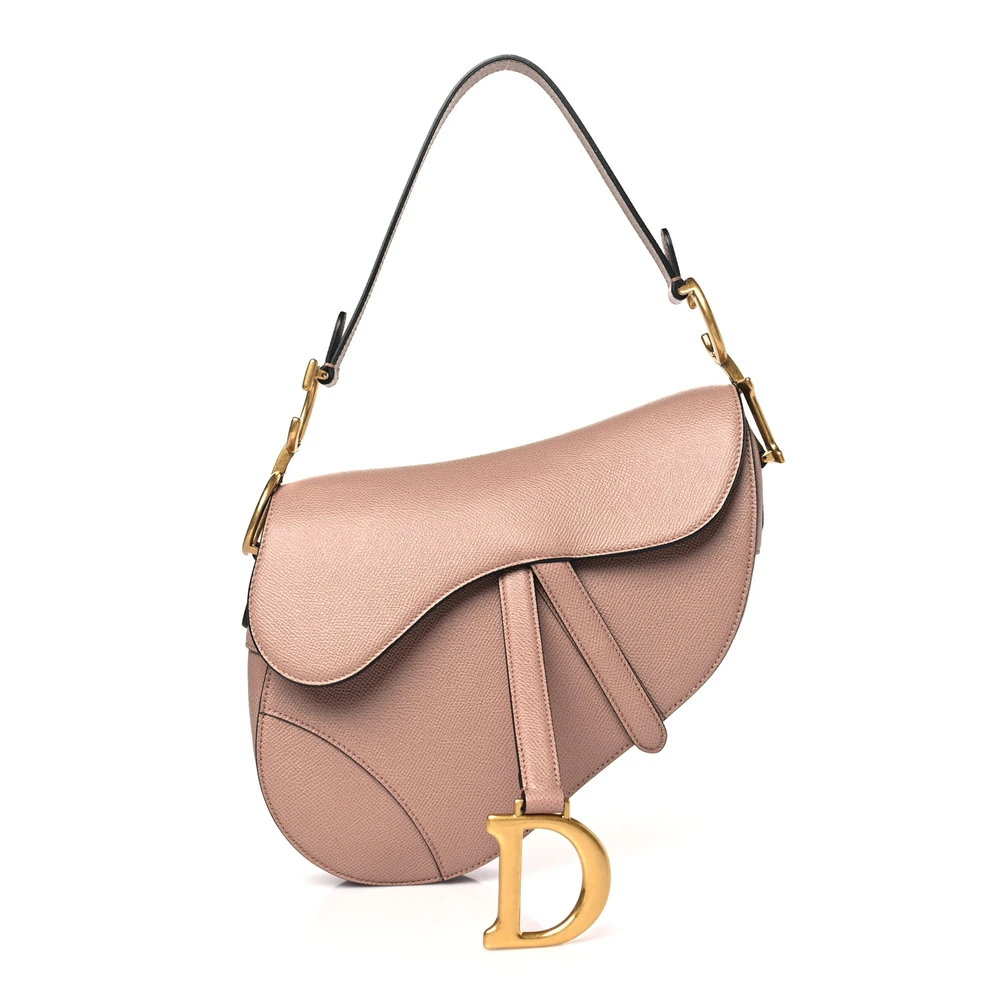 Bolsa Saddle Média Dior em Couro Bezerro Grão Fard com Acabamento em Ouro