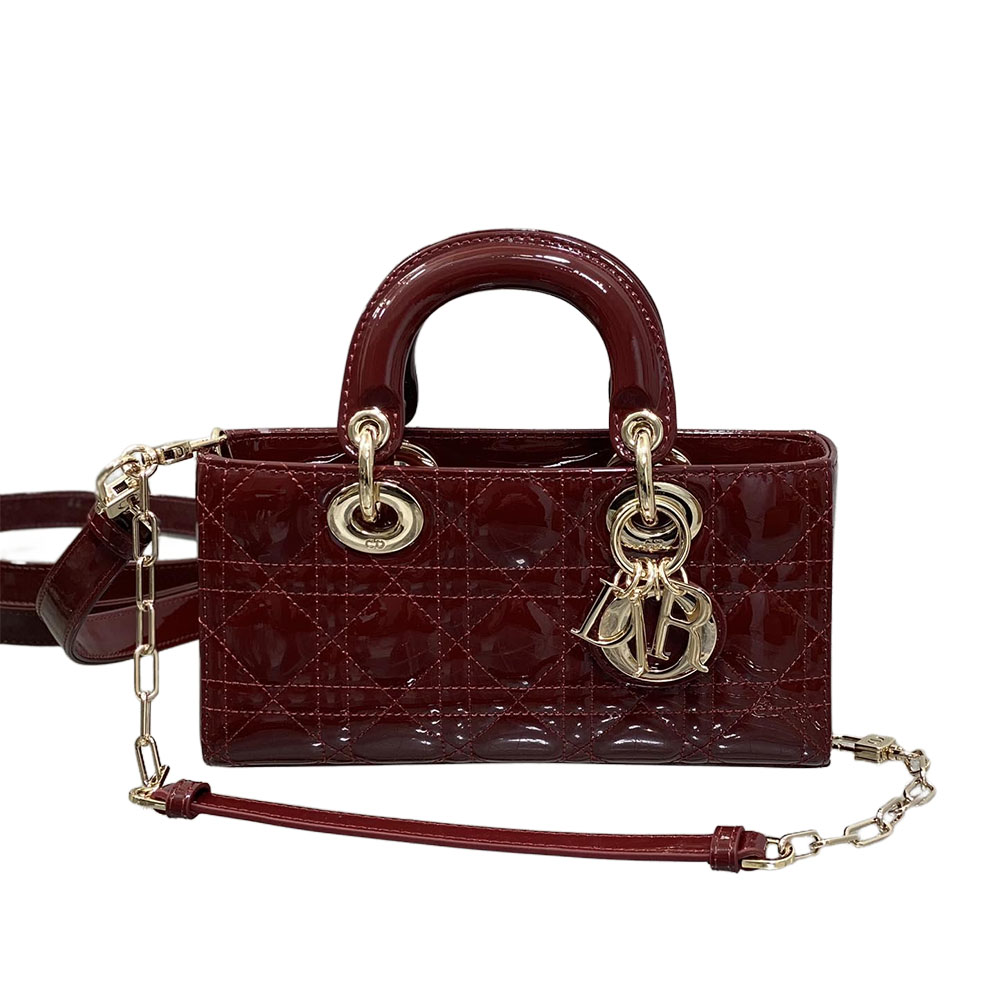Bolsa Dior Small Lady D-Joy em Couro Calfskin Verniz Cereja/Couro de Cordeiro Branco/Couro Calfskin Cannage Ultramatte Preto com Hardware Dourado/Preto
