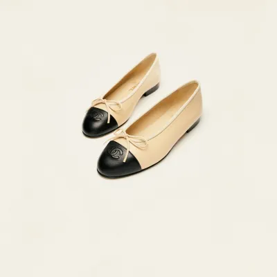 Chanel Flat shoes in beige and black Ballet  Shoes