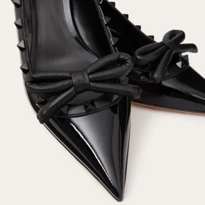 VALENTINO Lace-up heels in patent leather with rivet bow in the same color (heel height: 6cm)