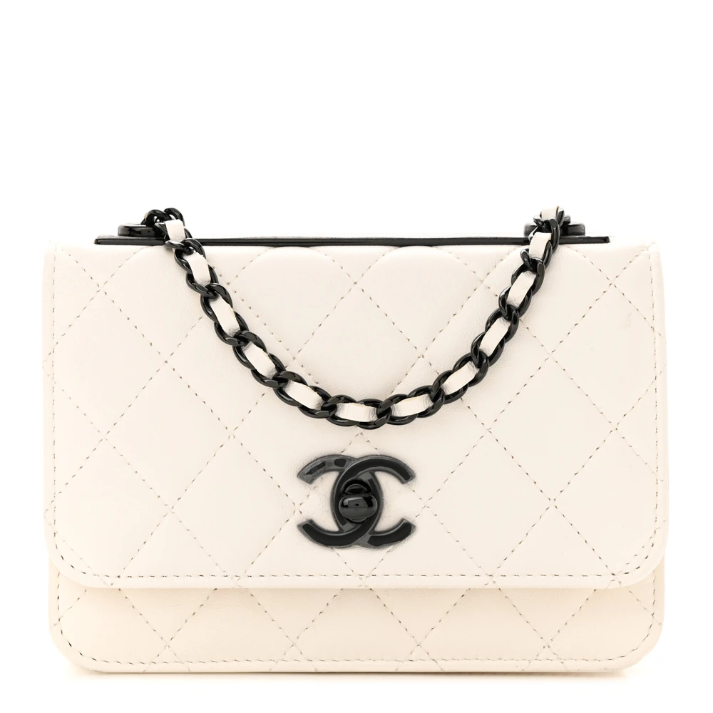 Chanel Trendy CC Wallet On Chain (WOC) Mini Branco Couro de Cordeiro Acolchoado com Hardware Preto