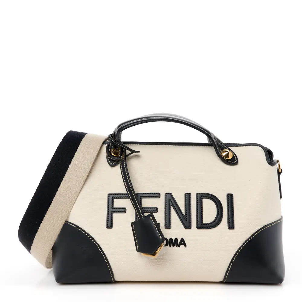 Fendi Bolsa Boston By The Way Média com Logo Bordado em Grezzo/Canvas Preto e Couro King Vitello com Hardware Dourado