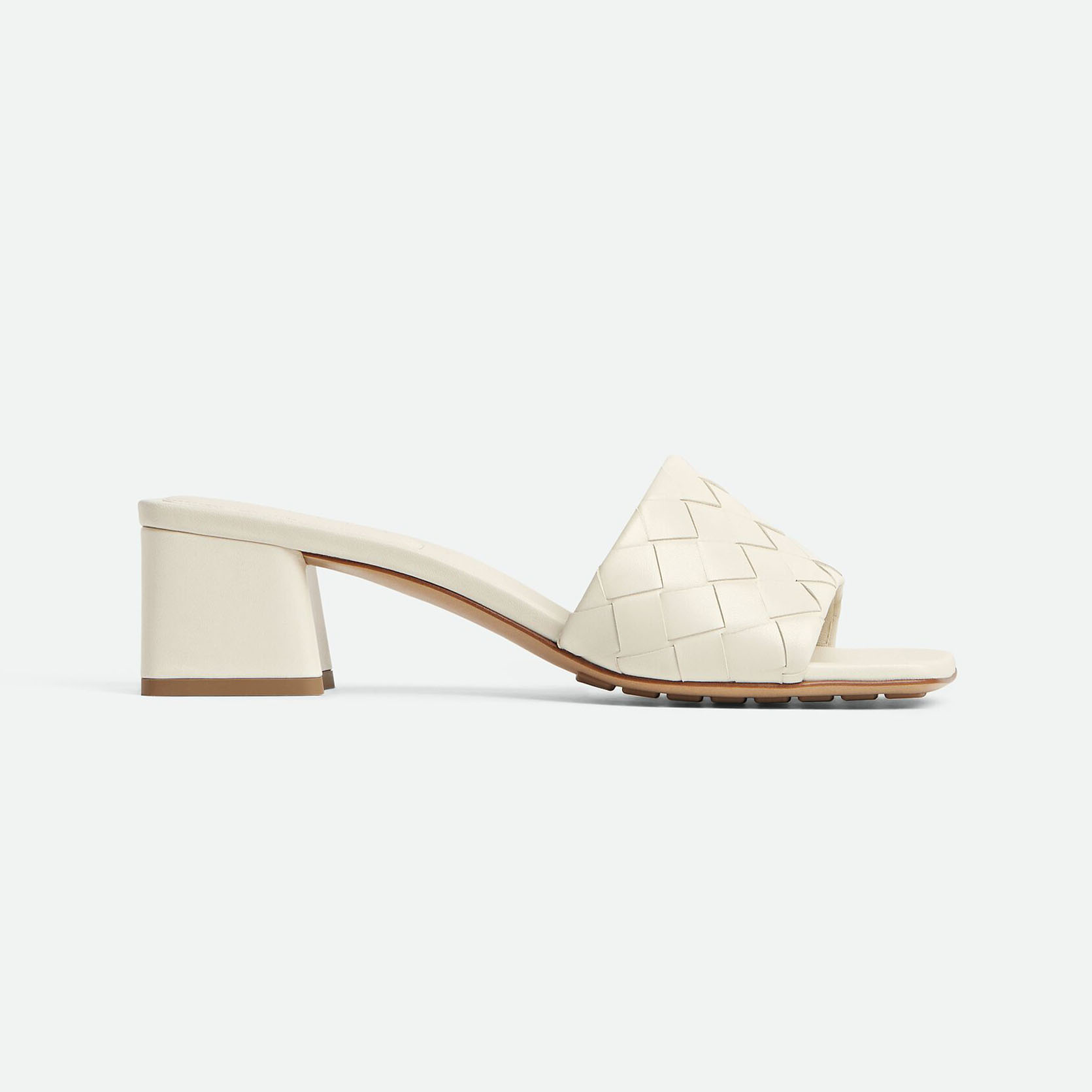 Bottega Veneta Parco Mule Em Marfim Em Couro Intrecciato Sandália Mule Salto Gatinho (Altura do Salto 4,5cm)