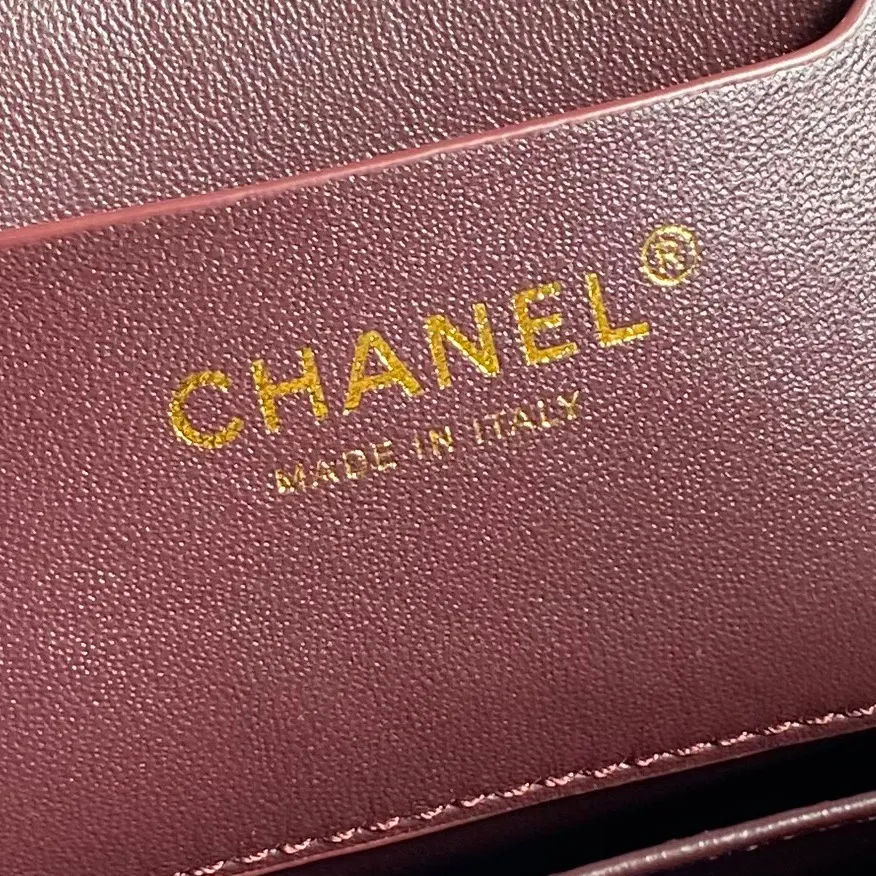 Chanel wine red/white/black hand bag can be cross-body