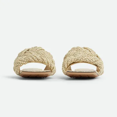 Bottega Veneta Lido Flat Sandal In Beige Intrecciato Raffia Flat Sandals