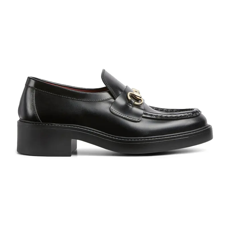 Gucci mocassins de sola grossa preto.