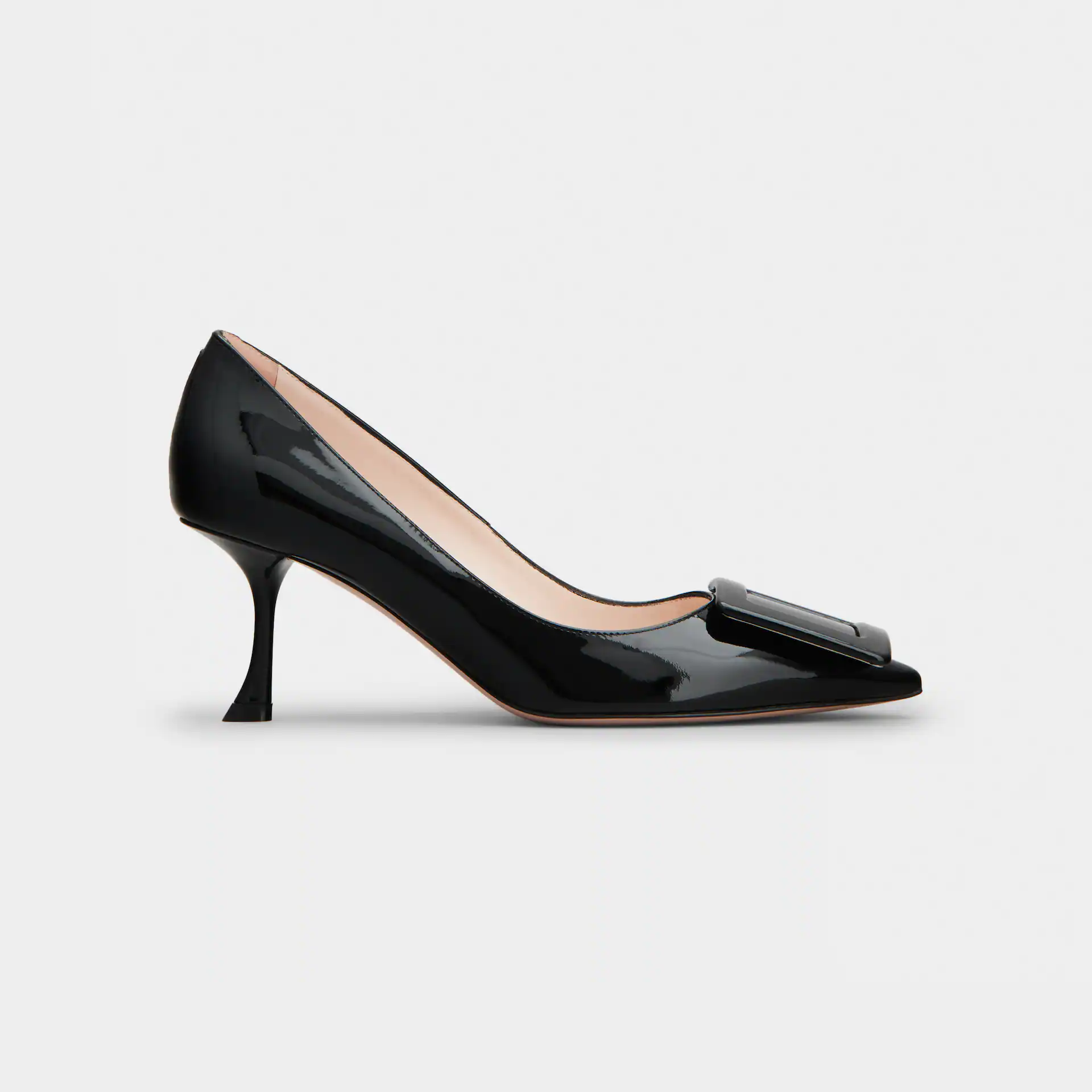 Roger Vivier Viv' In The City Pumps Salto Alto Em Couro Verniz Preto Com Fivela De Metal Envernizado (Altura do Salto 6,5cm)