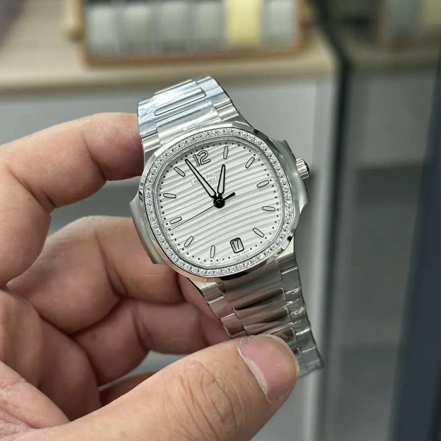 PATEK PHILIPPE-NAUTILUS-ref.7118-1200A-010-35.2mm