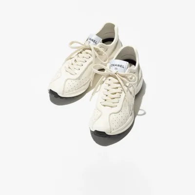 White calf skin Chanel Sneakers