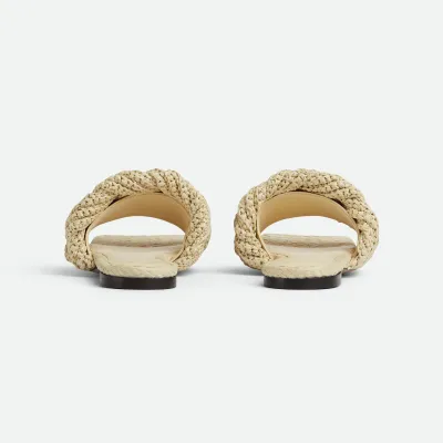 Bottega Veneta Lido Flat Sandal In Beige Intrecciato Raffia Flat Sandals