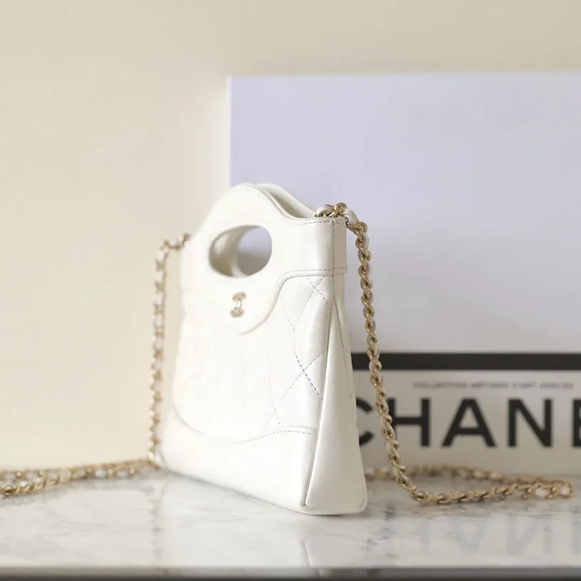 Chanel Quilted Lambskin Leather White / Pink Crossbody Bags