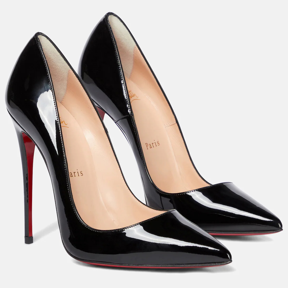 Christian Louboutin Salto agulha de verniz preto.