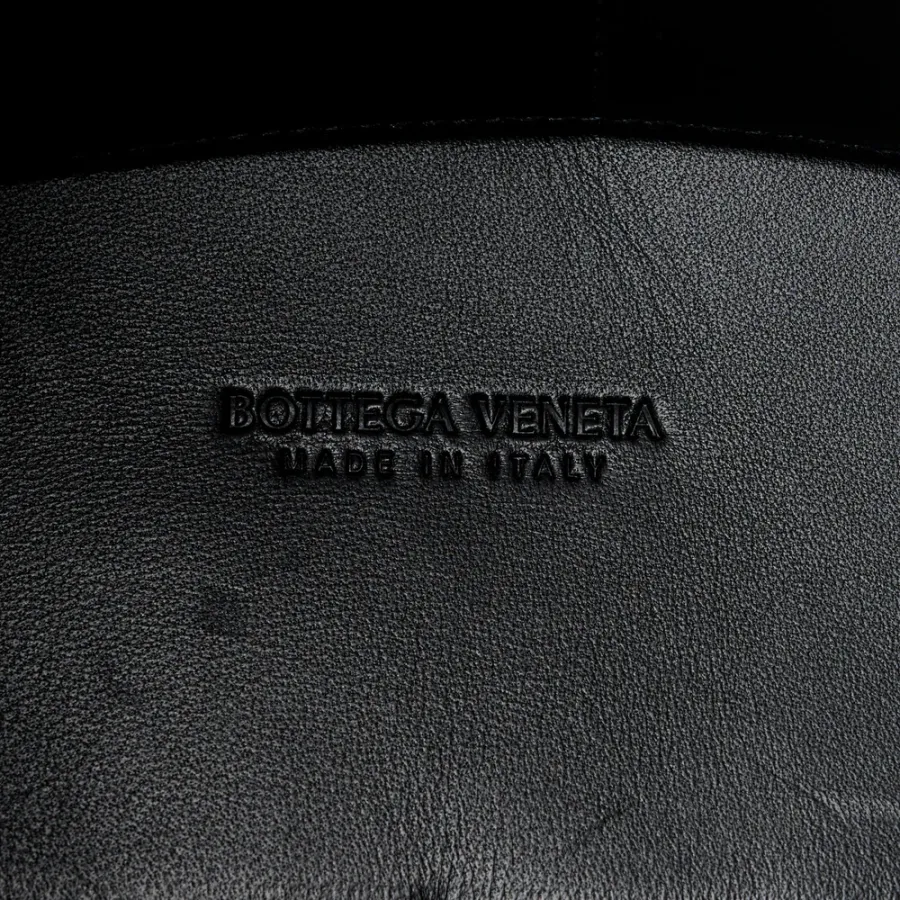 Bottega Veneta Medium Intrecciato Andiamo Shoulder Bag Black Nappa Leather Gold Hardware