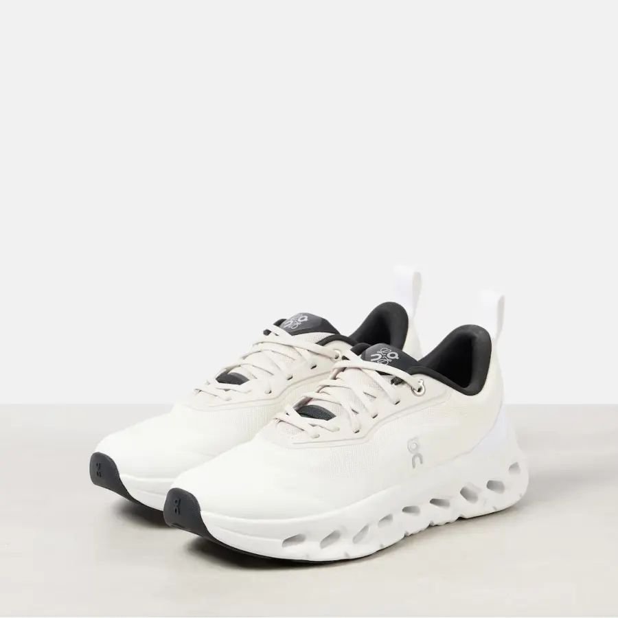 LOEWE White sneakers