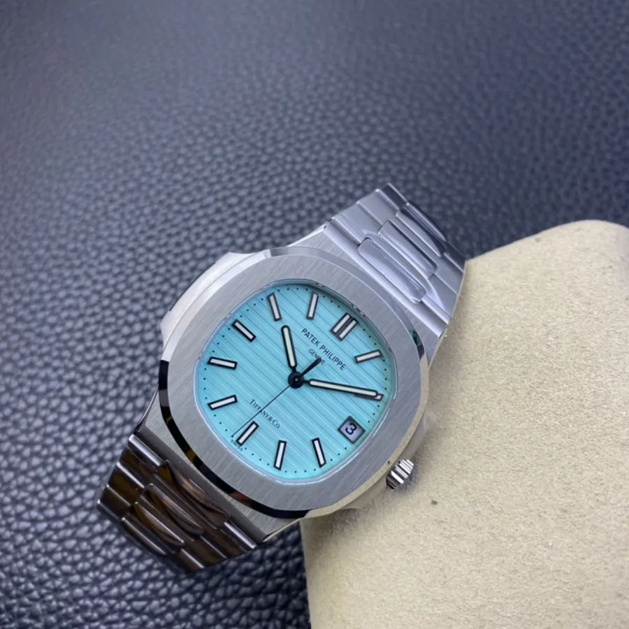 PATEK PHILIPPE-NAUTILUS-5711-1A-018-40mm