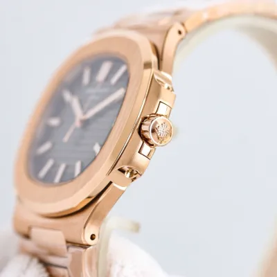 PATEK PHILIPPE-NAUTILUS-ref.5711-1R-001-40mm