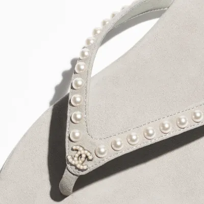 Chanel Grey suede suede and faux pearls Slippers