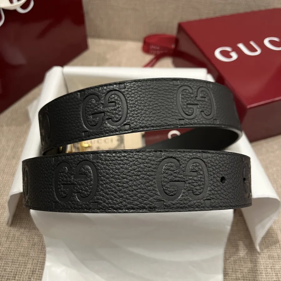 Gucci Men's Rectangular Buckle Reversible Belt In Black Monogram Calfskin With Gold/Silver Hardware 35mm