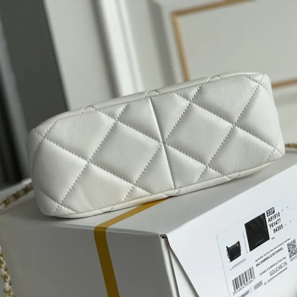 Chanel Quilted Lambskin Leather White /Black Crossbody Bags - Image 6