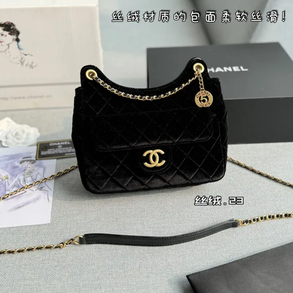 Chanel Black velvet Crossbody Bags - Image 2