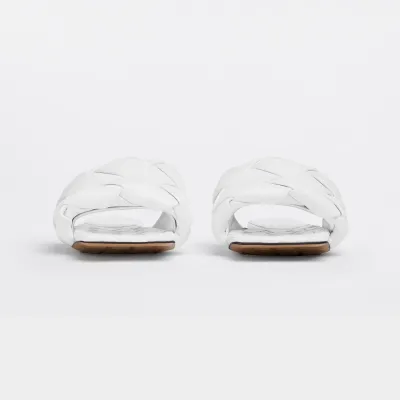 Bottega Veneta Lido Flat Sandal In White Intrecciato Leather Flat Sandal