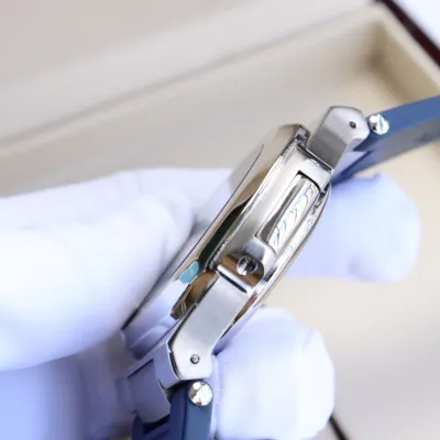 PATEK PHILIPPE-NAUTILUS-ref.5711R-40mm