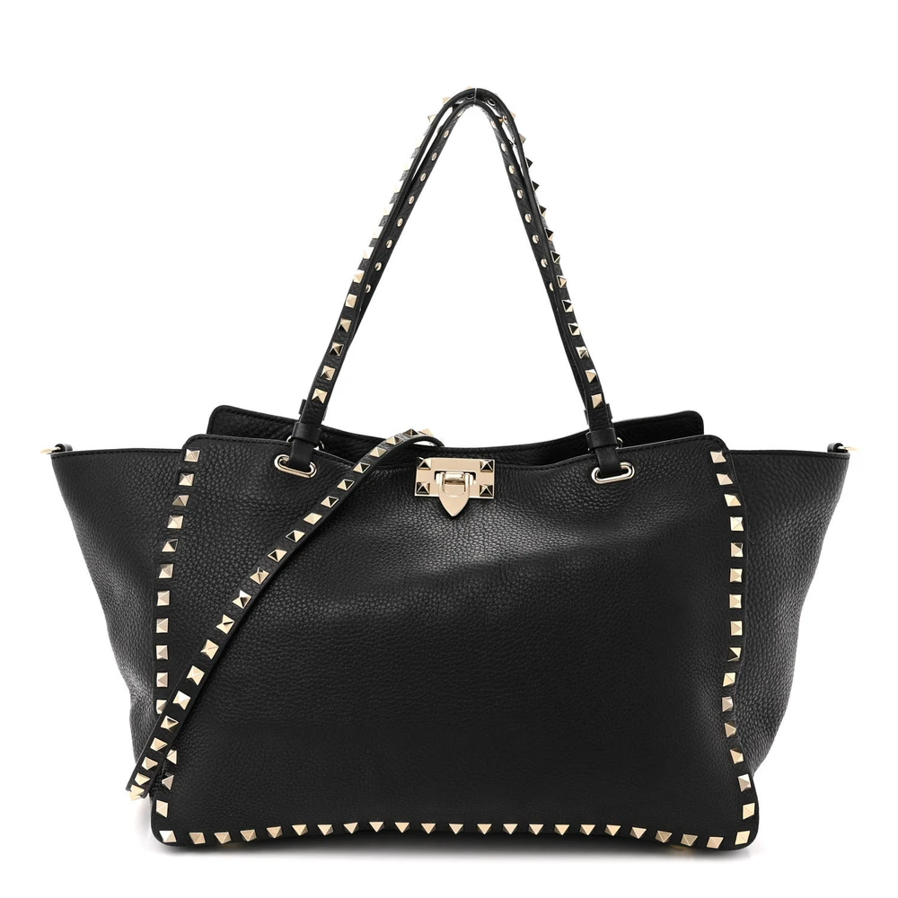 Valentino Garavani Bolsa Tote Medium Rockstud Preta em Couro Calfskin Acetinado com Hardware Dourado