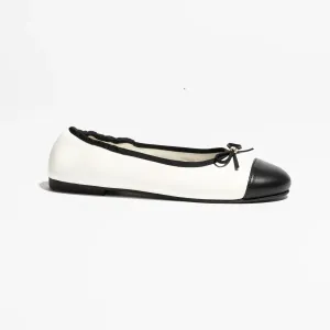 Chanel Early Spring Vacation Series Flat shoes White and Black Ballet  Shoes