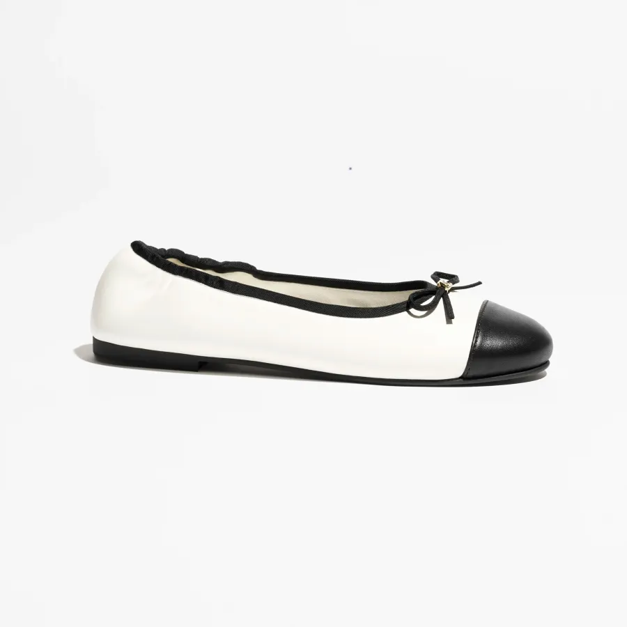 Chanel Early Spring Vacation Series Flat shoes White and Black Ballet  Shoes