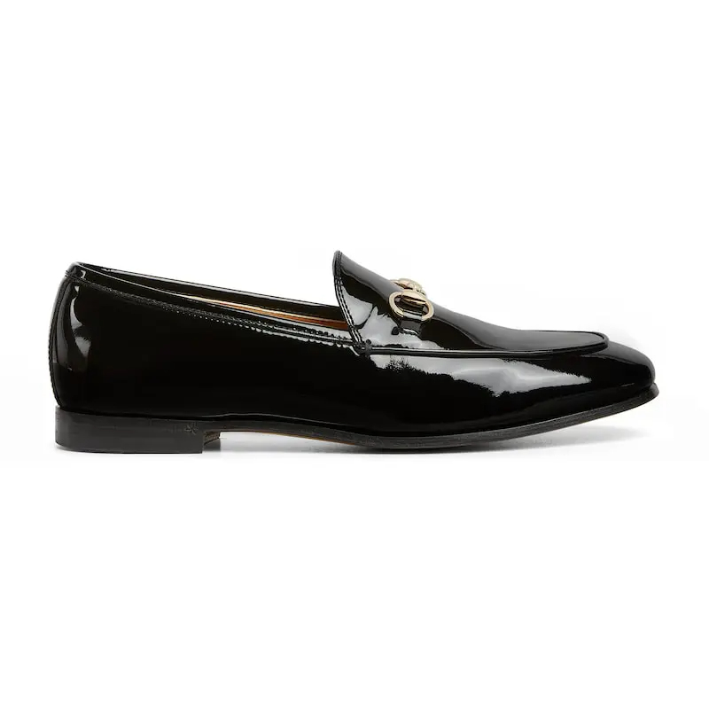 Gucci mocassins de couro verniz preto.