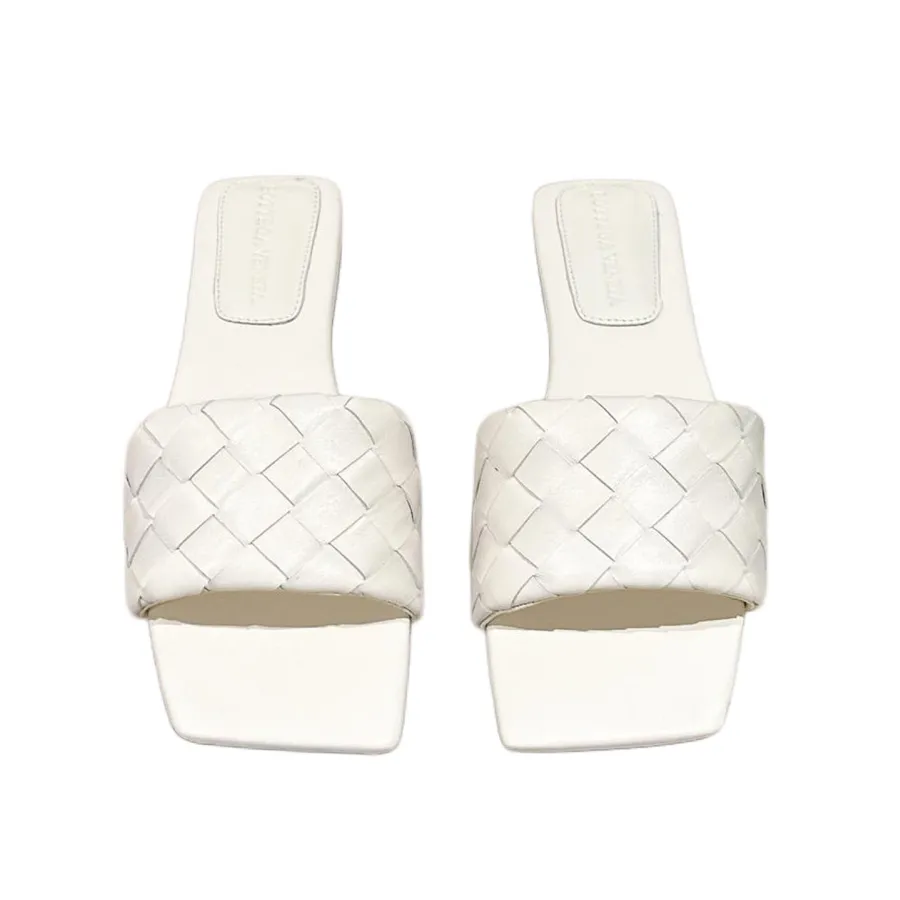 Bottega Veneta Parco Mule In White Intrecciato Leather Flat Mule Sandal