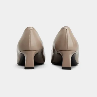 Roger Vivier Trompette Pumps High Heels In Beige Patent Leather With Metal Buckle (Heel Height 4.5cm)