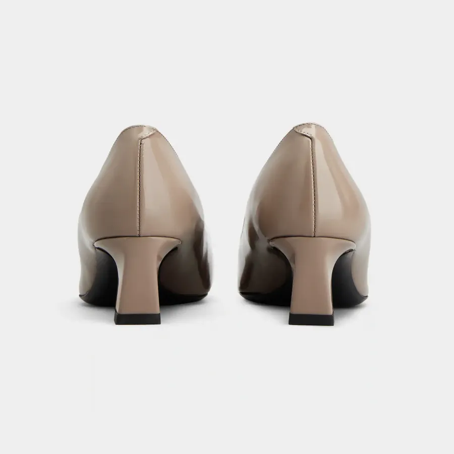 Roger Vivier Trompette Pumps High Heels In Beige Patent Leather With Metal Buckle (Heel Height 4.5cm)