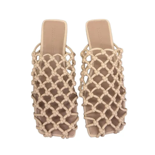 Bottega Veneta Riva Flat Mule In Beige Woven Hand-Knotted Leather Mule Pump - Image 3