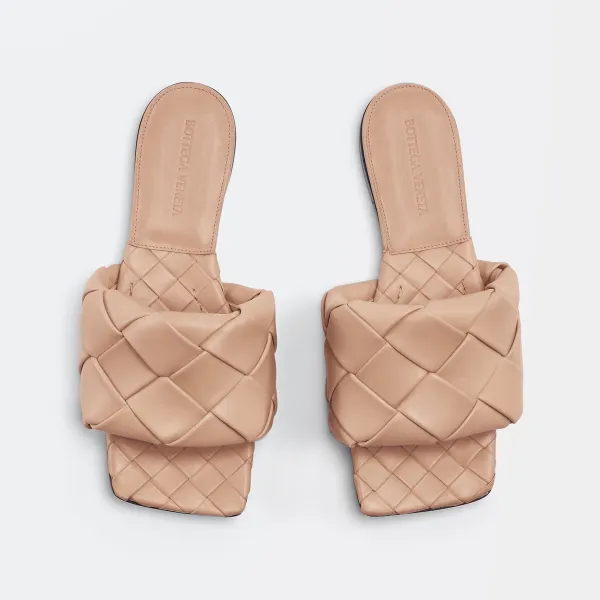 Bottega Veneta Lido Flat Sandal In Nude Intrecciato Leather Flat Sandal - Image 4