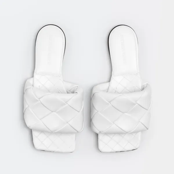 Bottega Veneta Lido Flat Sandal In White Intrecciato Leather Flat Sandal - Image 4